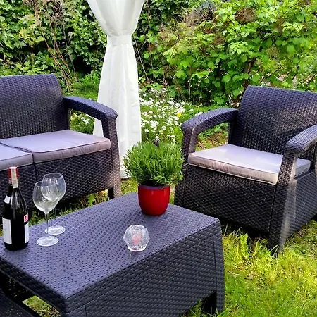 Appartamento With Cosy Garden *